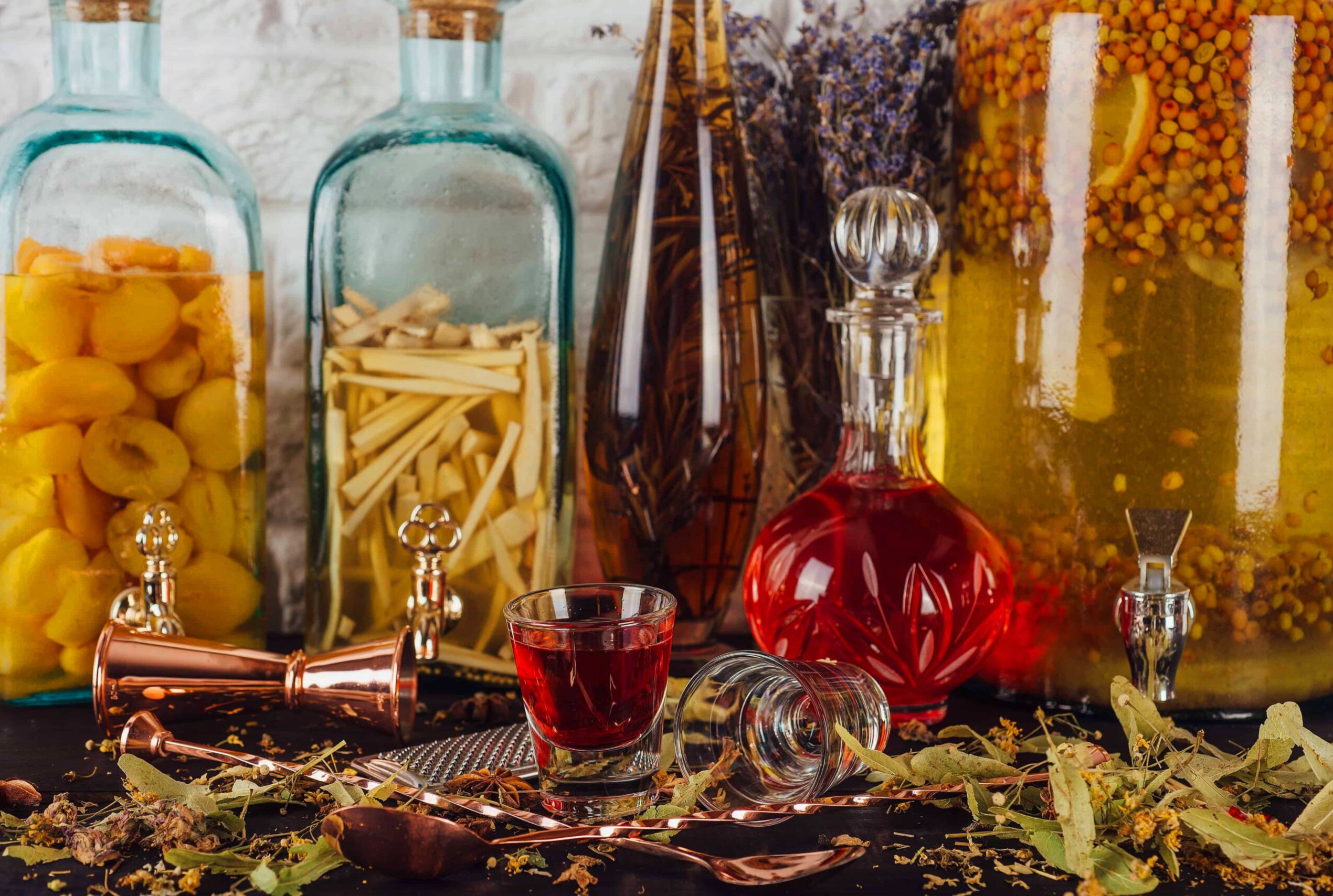 Искусство домашних настоек: энциклопедия рецептов от сбора ягод до идеального напитка - 5