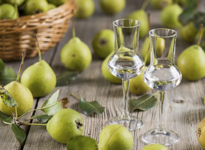 Как сварить домашний самогон из яблок и груш: полное руководство для начинающих